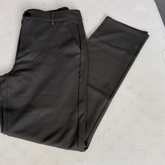 Men’s True Classic Comfort Fit Chino Pants Size 31x30 Carbon Gray New with Tags - Picture 4 of 8